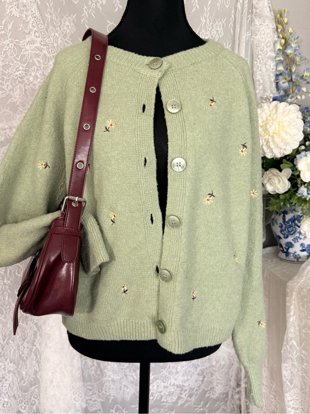 Sage green floral embroidered cardigan - Picture 2 of 7